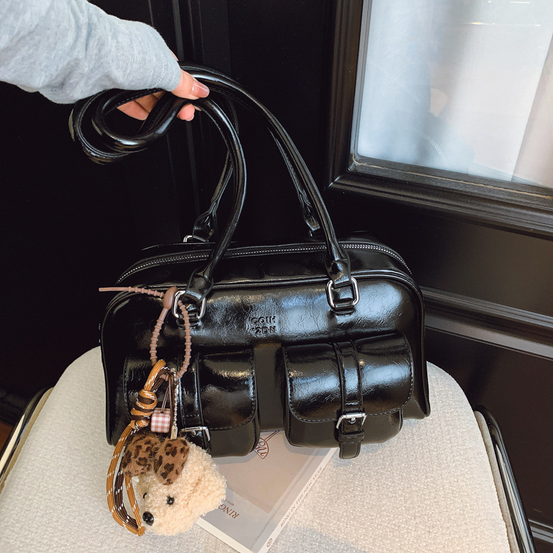 Bolsa de bolos retro de cuero suave coreana para mujeres invierno 2025 nueva sensación de alto nivel de hombro bolso de brazo bolso de viaje