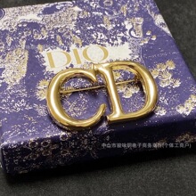 ���l�ϼ�d�ҽ�ɫ������ĸCD���Ů�O���ٴ��~�������b��e�