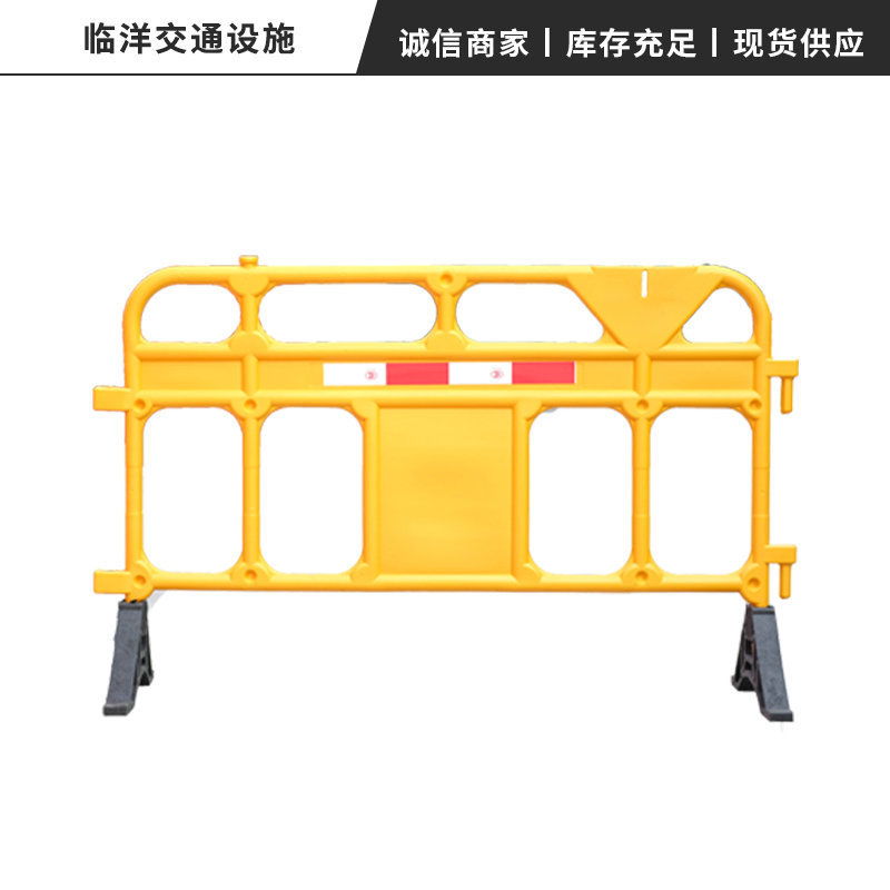 水马防撞桶护栏 供应红色 黄色 三孔 围栏吹塑水马  高速公路围栏