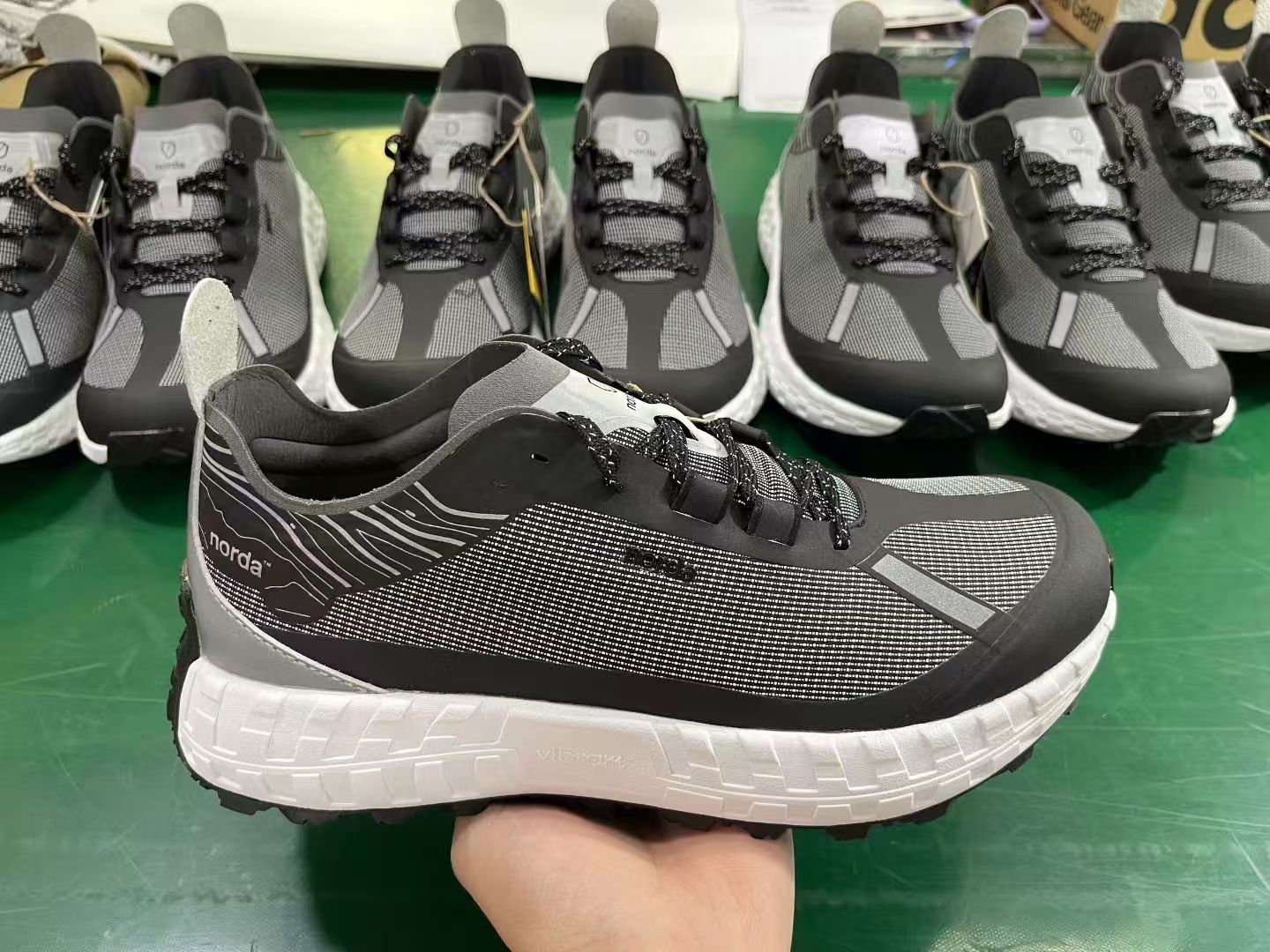 Norda 001 zapatos de montaña para hombres y mujeres, zapatos de carrera bajos, zapatos de senderismo