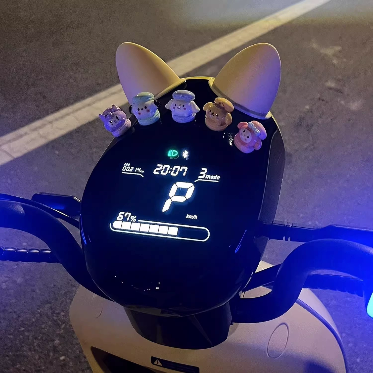 Sanrio электромобиль декоративные автомобильные украшения милый аккумулят мотоцикл макарон кукла № 9 Эмма GM