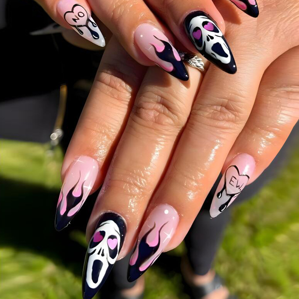 Transfronterizo estilo caliente encanto del mal amor cráneo dulce fresco desgaste uñas Halloween falso clavo parche de uñas producto terminado