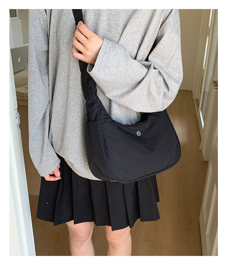 Small handbag, women's underarm bag, fashionable and casual single-shoulder bag, crossbody bag, 2025 new style for work and commuting, stylish solid color bag undefined