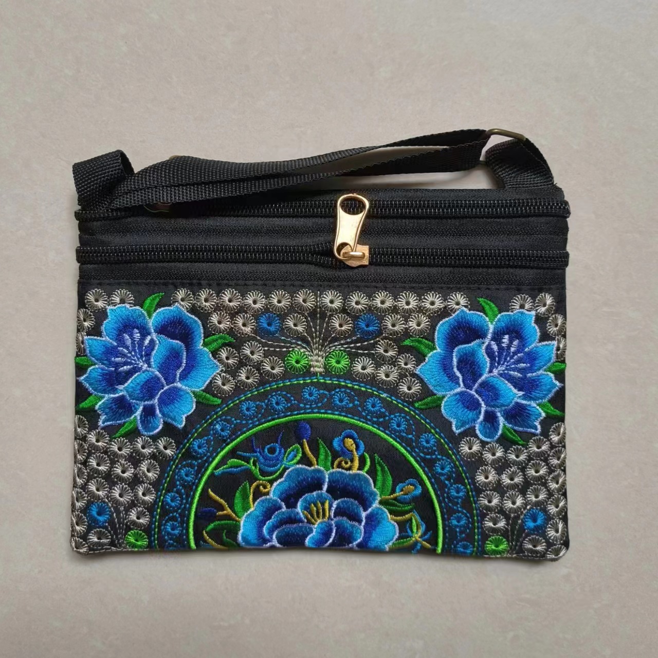 Flor puntiaguda azul