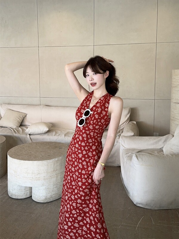 French-Style Halter Neck Floral Dress for Women, Summer Vibe, Waist-Cinching A-Line Dress, Backless Vacation Style, Red Long Dress French-Style Halter Neck Floral Dress for Women, Summer Vibe, Waist-Cinching A-Line Dress, Backless Vacation Style, Red Long Dress