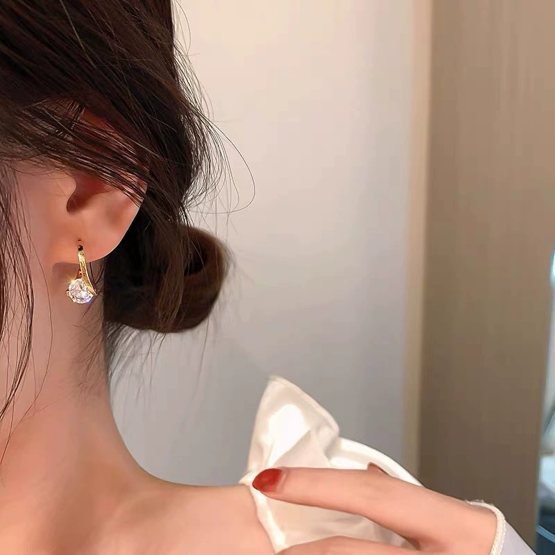 Серебряные серьги с иглой, серебро 925, акценты циркония и кошачий глаз, микроинlay, лёгкие 0.008 кг