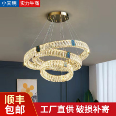 北欧の家庭用リビングルームランプ、高級クリスタルシャンデリア、軽くて豪華なスタイル、B&B商業用三連吊り下げ照明器具