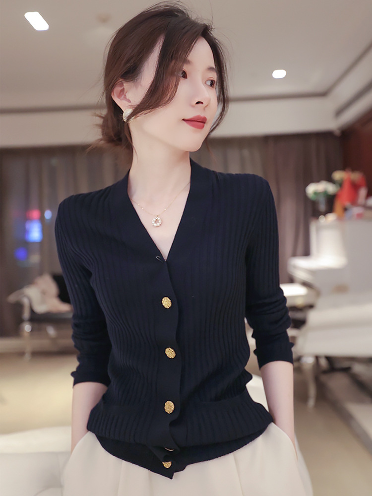 美复古雕花镀烙金属扣  羊毛弹力螺纹修身开衫针织女毛衣V领外穿