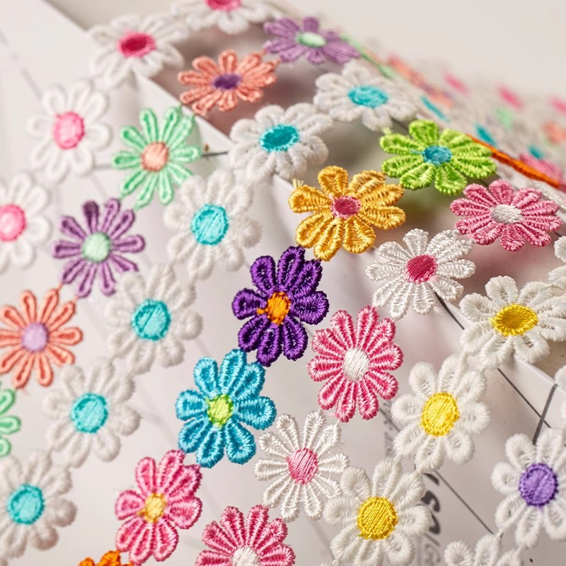 Accesorios de encaje, flores pequeñas solubles en agua, decoración, jardín de infantes, bricolaje hecho a mano, pétalos de colores, bordado, encaje de tela