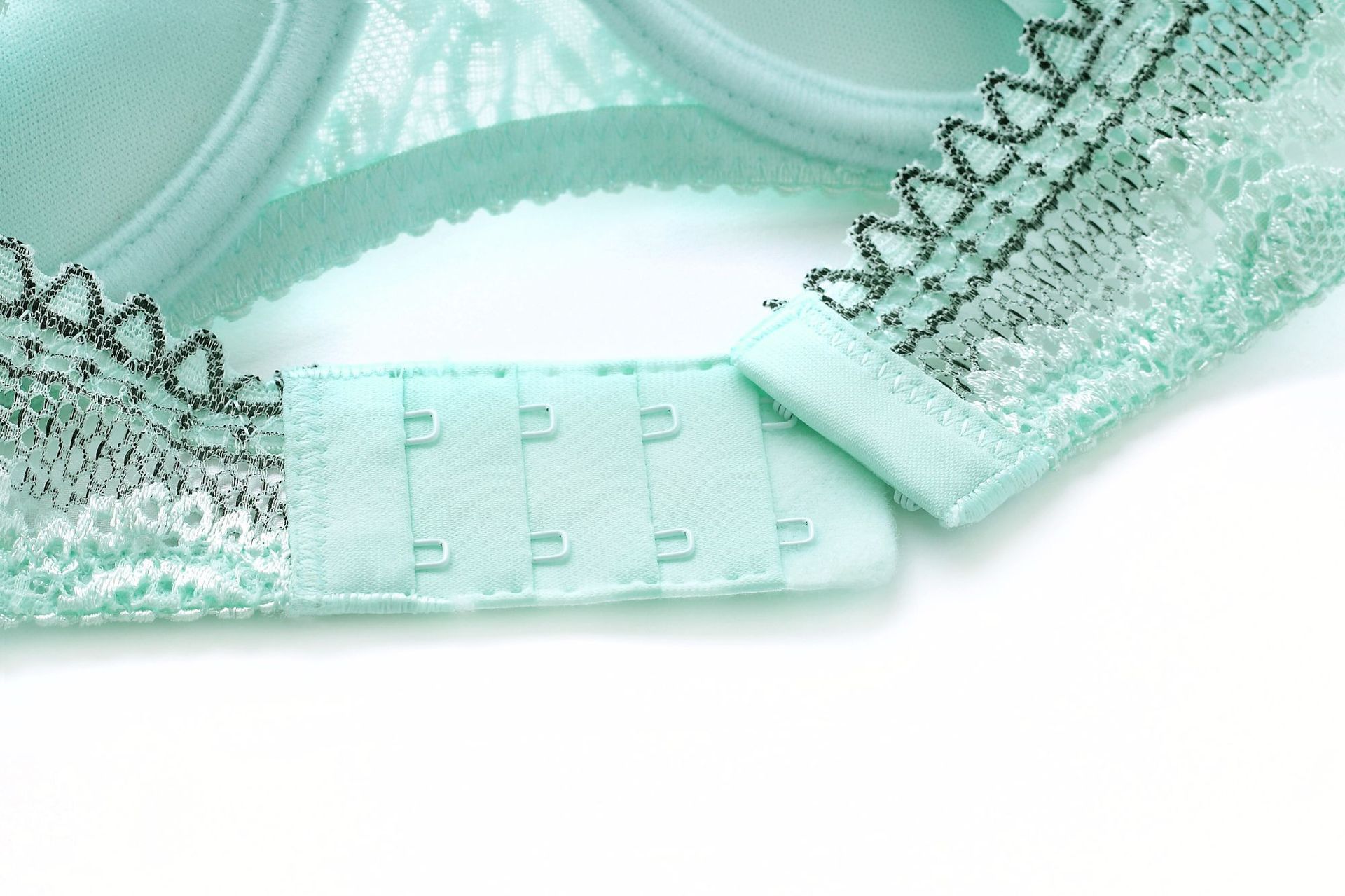 1725 Exquisite Lace Sexy Half Girl Underwear Top Thin Bottom Thick Cup Women's Gathering Bra Set_voghion.com