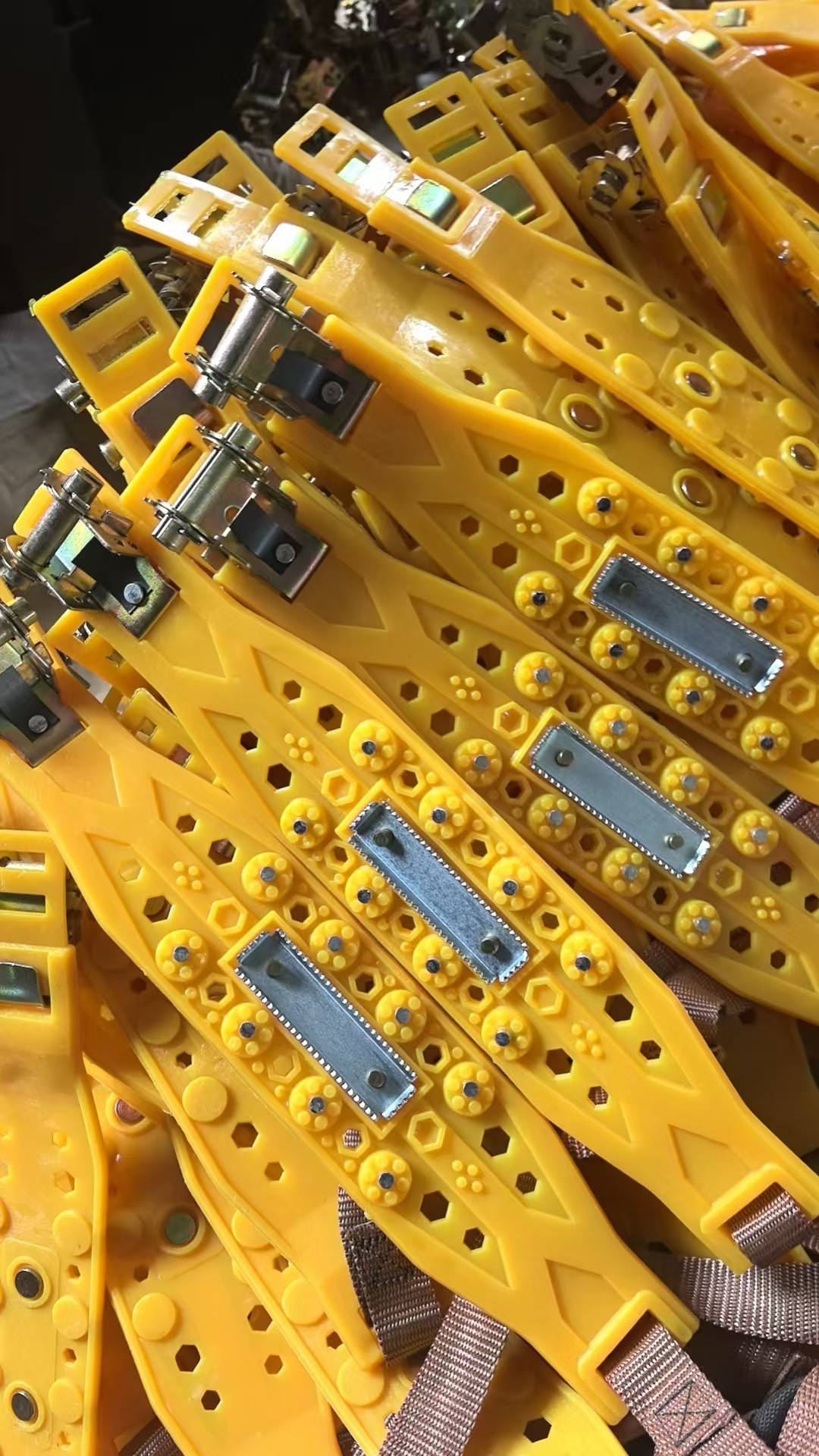 Winter anti-skid chains for cars, non-damaging rubber chains for sedans, SUVs, off-road vehicles, and vans, universal snow chains