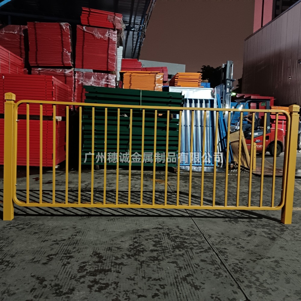 厂家供应实心扁钢焊接港式护栏 市政道路隔离栏 人行道防护铁围栏