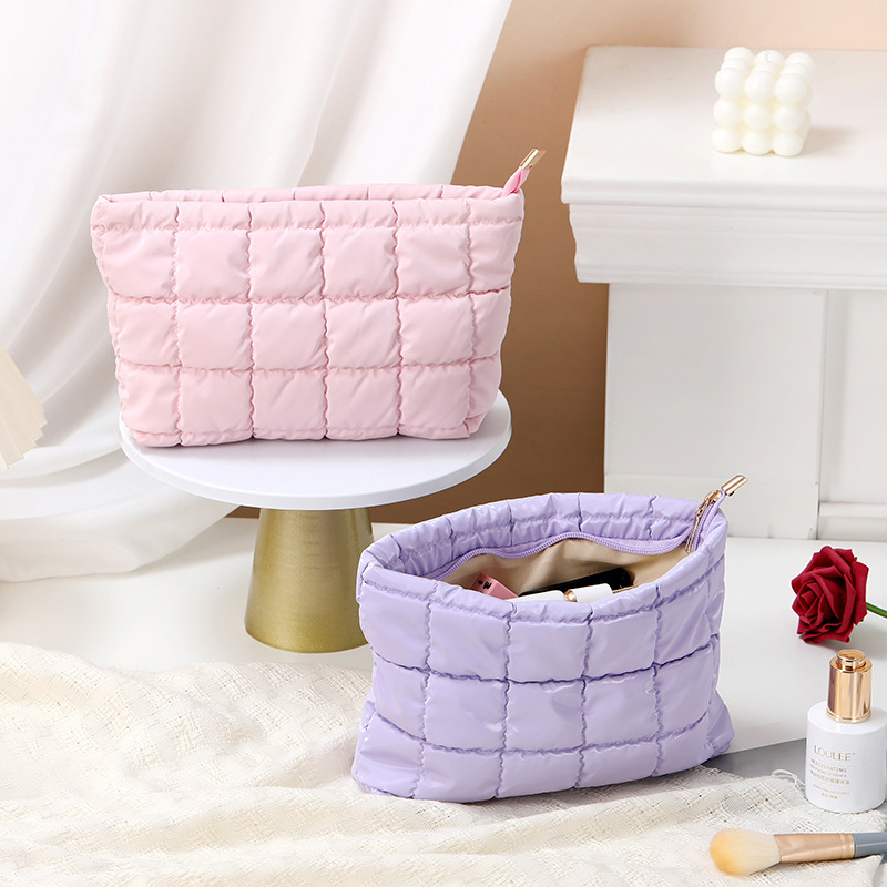 Bolsa de cosméticos Lingge de moda 2025 otoño e invierno nuevo estilo bolso de textura de nicho simple bolso de embrague casual coreano femenino