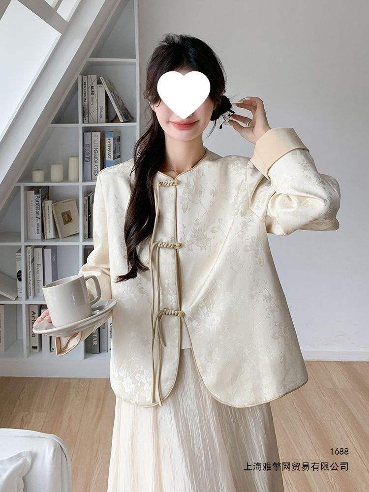 New Chinese style jacquard button coat for women, early spring 2026, short Tang suit style, Chanel-inspired design, perfect for petite women.
