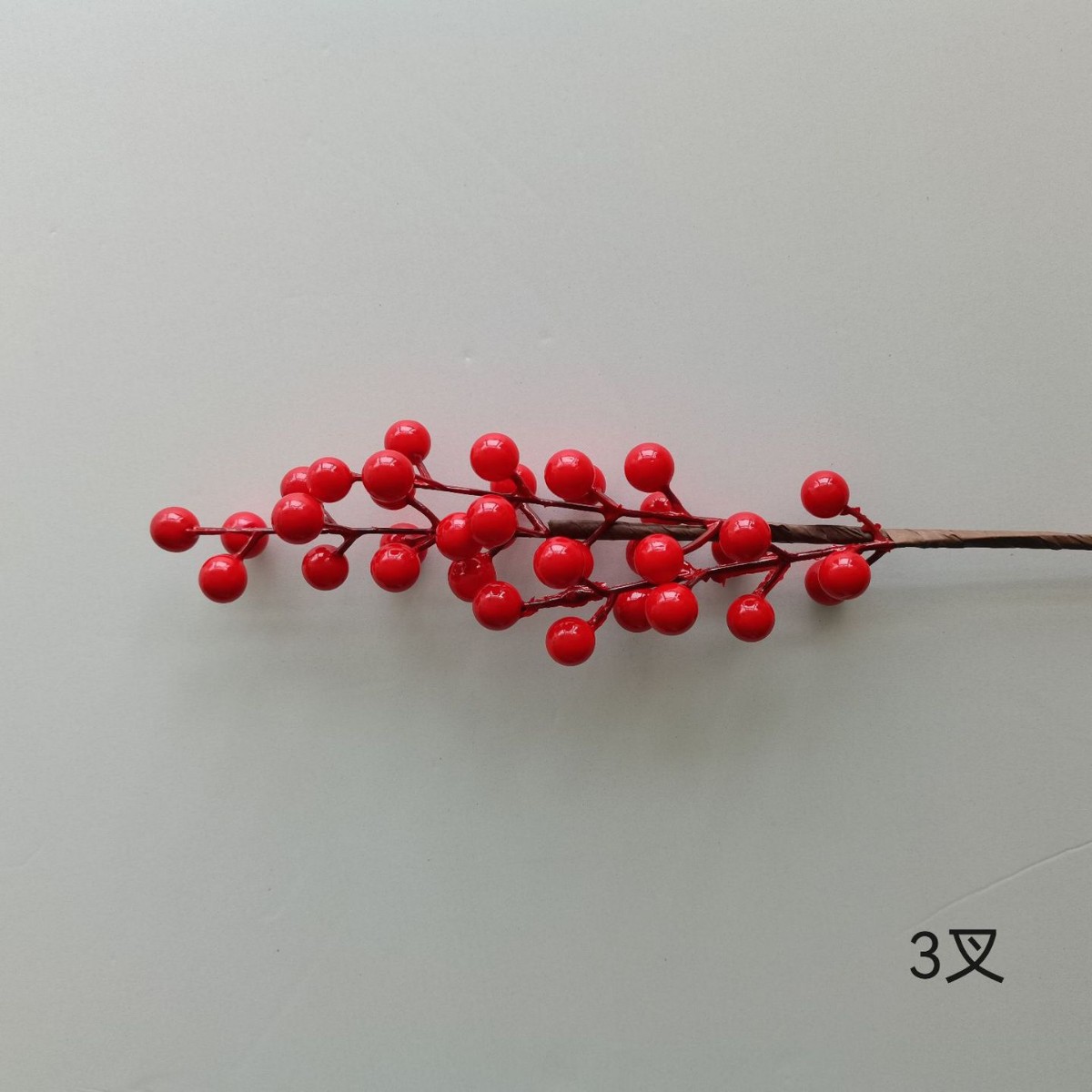세 갈래의 붉은 과일 (36.5-- 42cm )