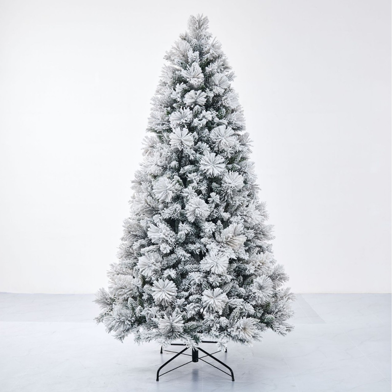 Una variedad de 1.5 - 2.4m árbol de Navidad flocado mixto para el hogar gran árbol de flocado decoración de Navidad