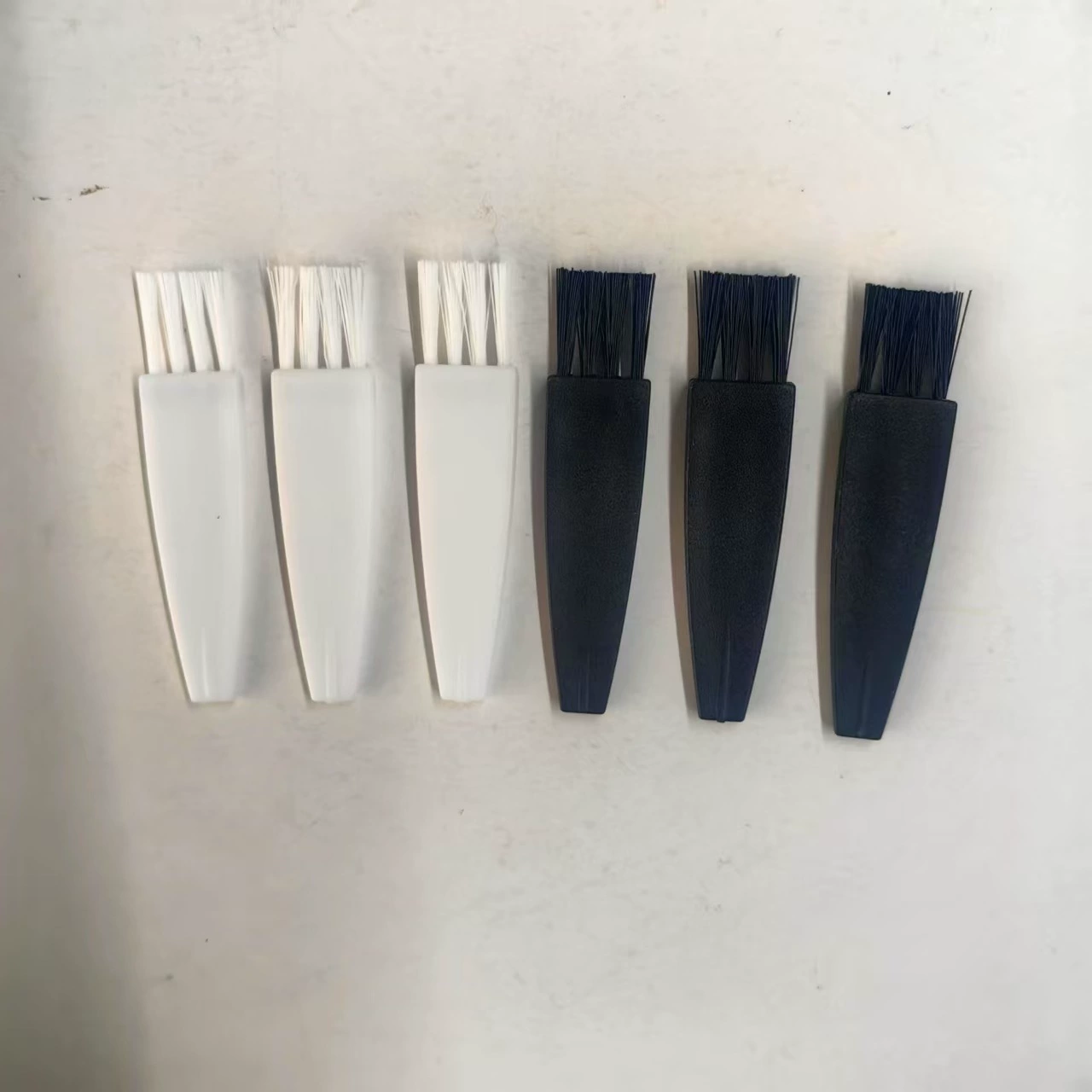 Щетка для чистки, маленькая щетка, щетка для электроприборов, плоская щетка, щетка с четырьмя отверстиями, бытовая электрическая щетка с защитой от плесени и удаления заусенцев.