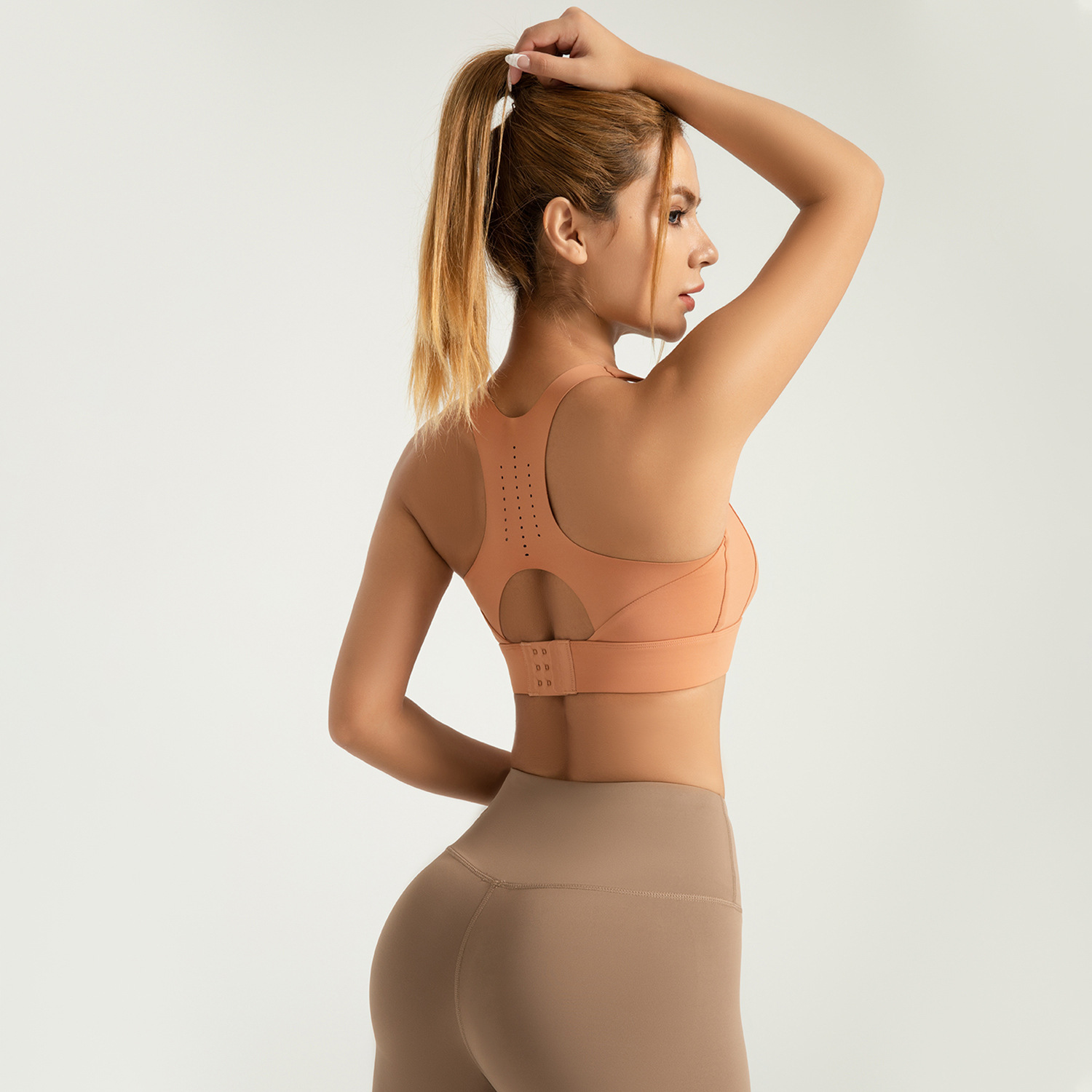 Área transfronteriza agujero sensación yoga sujetador trasero respirable botón de alta resistencia a prueba de choques ropa interior deportiva