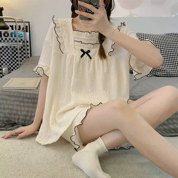 With bow, black