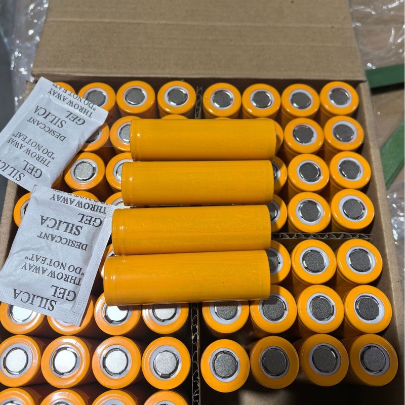21700リチウム電池3000mAh充電宝電気自動車移動電源貯蔵設備強光懐中電灯特恵|undefined