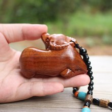 老挝木雕手把件扭转乾坤手工实木雕刻把玩件生肖牛工艺小件