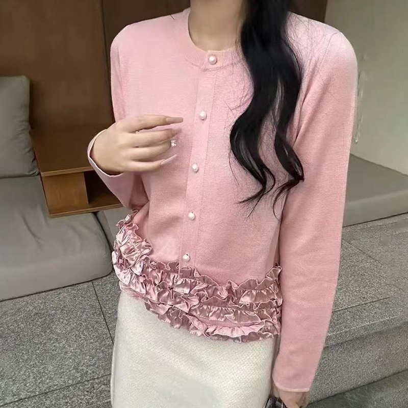 2025年の春の新型の底のレースは優しい風のウールのニットの女性の小さい衆をつなぎ合わせて年齢のセーターを減らします。