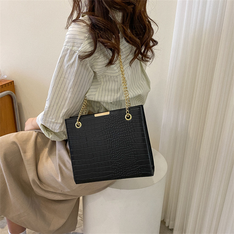 Women's Medium Pu Leather Solid Color Fashion Square Zipper Crossbody Bag display picture 2