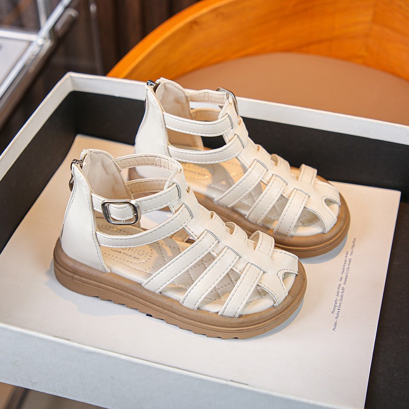 Sandalias romanas para niñas, estilo nuevo verano 2025 para niñas mayores, zapatos de playa de punta cerrada con suela blanda, elegantes zapatos de princesa para niñas a la moda