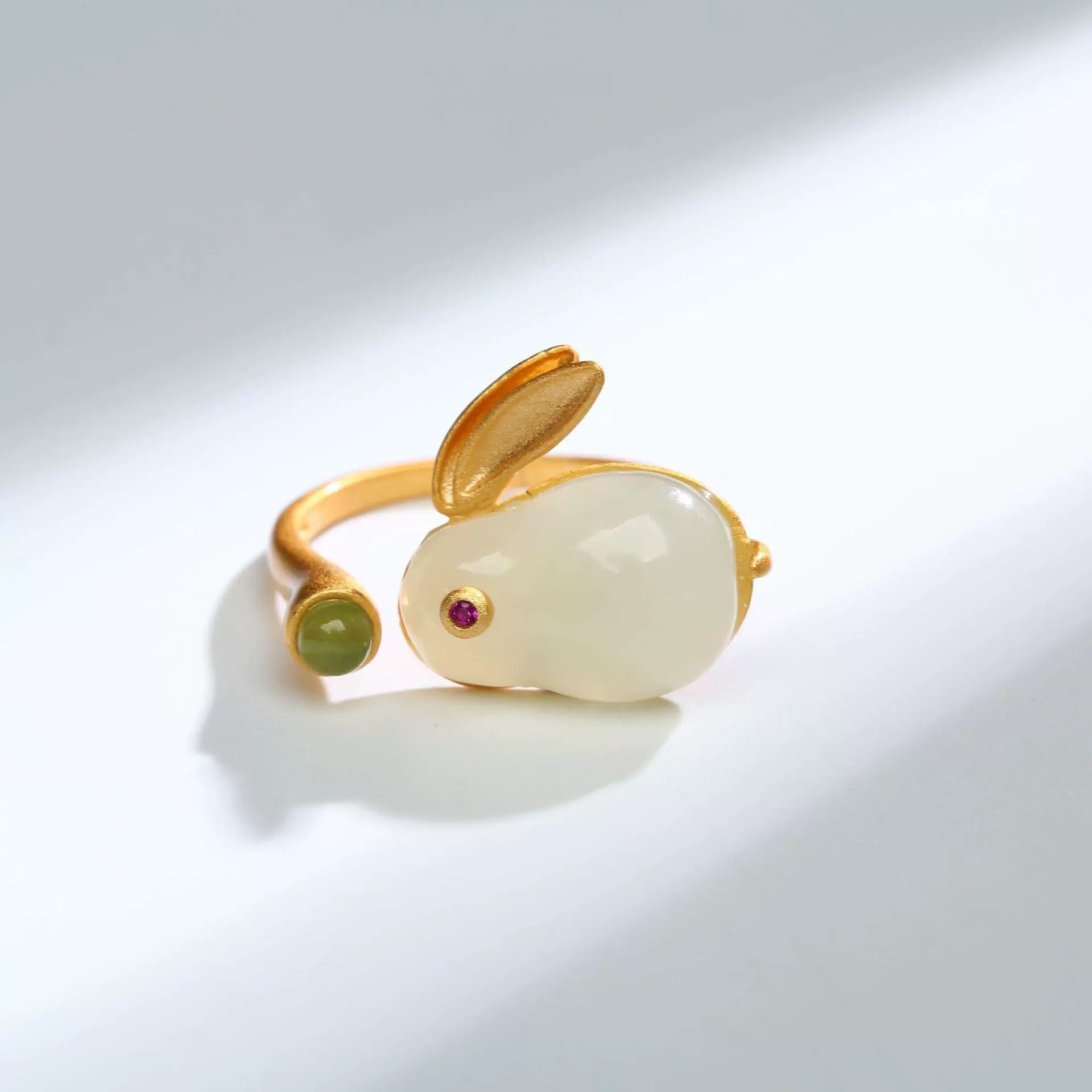 Organic rabbit white jade, pendant, accessory, 2023 collection, silver 925 sample