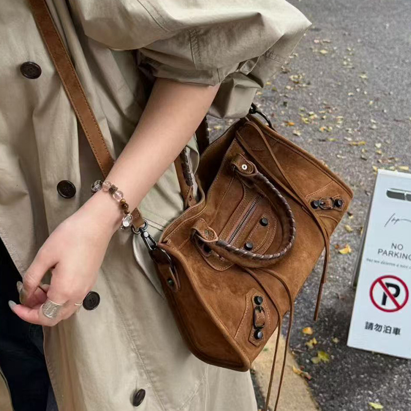 Niche Lamb Wool Motorcycle Bag For Women 2026 New Fashion Retro Crossbody Handbag Large Capacity Genuine Leather Suede Bag