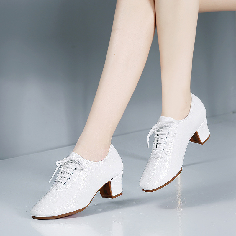 White Stone pattern Latin dance shoes soft bottom mid heel women's teacher shoes square dance shoes ballroom dance sailor dance White Stone pattern Latin dance shoes soft bottom mid heel women's teacher shoes square dance shoes ballroom dance sailor dance