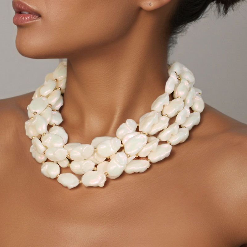 Genuine fashionable elegant necklace from pearl