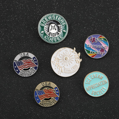 欧美卡通简约创意合金胸针圆形金属徽章烤漆学生字母别针时尚配饰