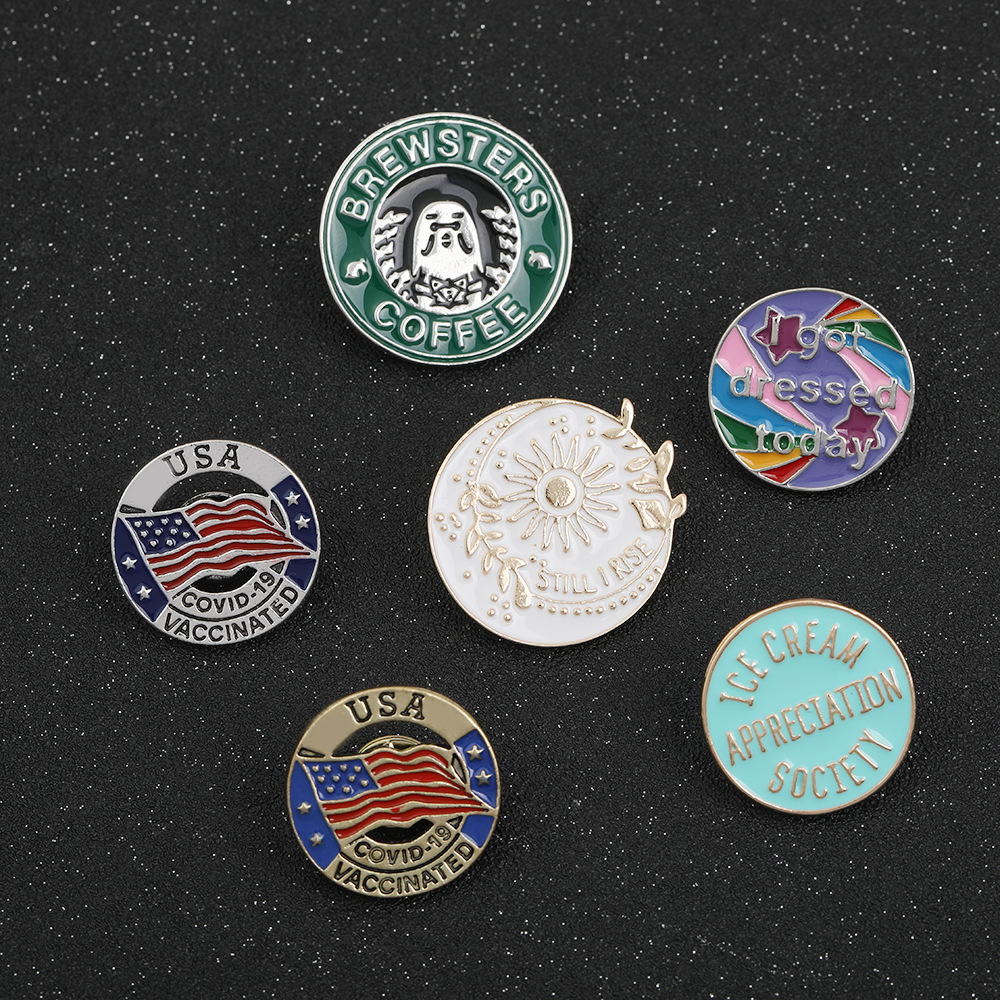 欧美卡通简约创意合金胸针圆形金属徽章烤漆学生字母别针时尚配饰