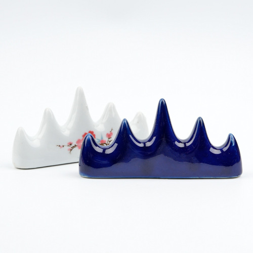 Jingdezhen ceramic Wuzhishan pen holder, plum blossom pen mountain brush holder, student brush holder, mountain-shaped pen holder
