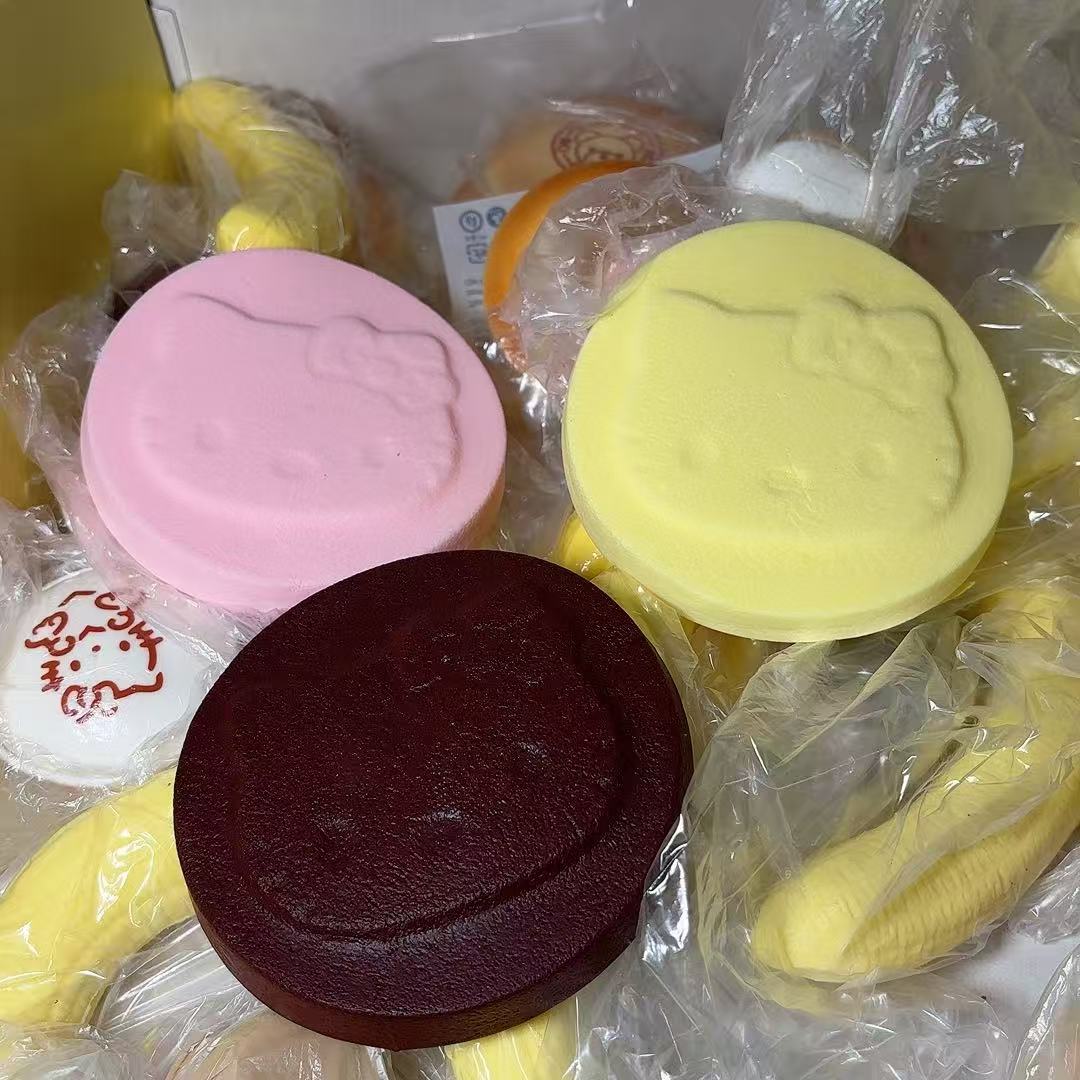 무작위 색상의 우유 느린 리바운드 1개