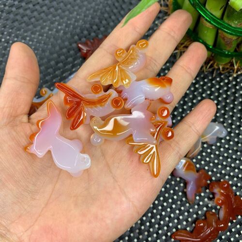 Wholesale pretty agate goldfish pendant ice colored chalcedony jade pendant landscape stone carpet stall pendant