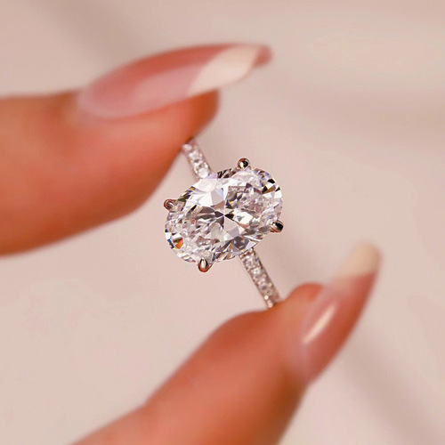 Live stream supply wholesale light luxury European and American four-claw simulated moissanite diamond engagement rings large carat oval pigeon egg rings for women