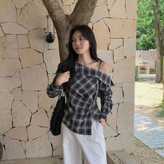 设计感复古斜肩格纹衬衫女秋季不规则收腰显瘦漂亮小衫上衣