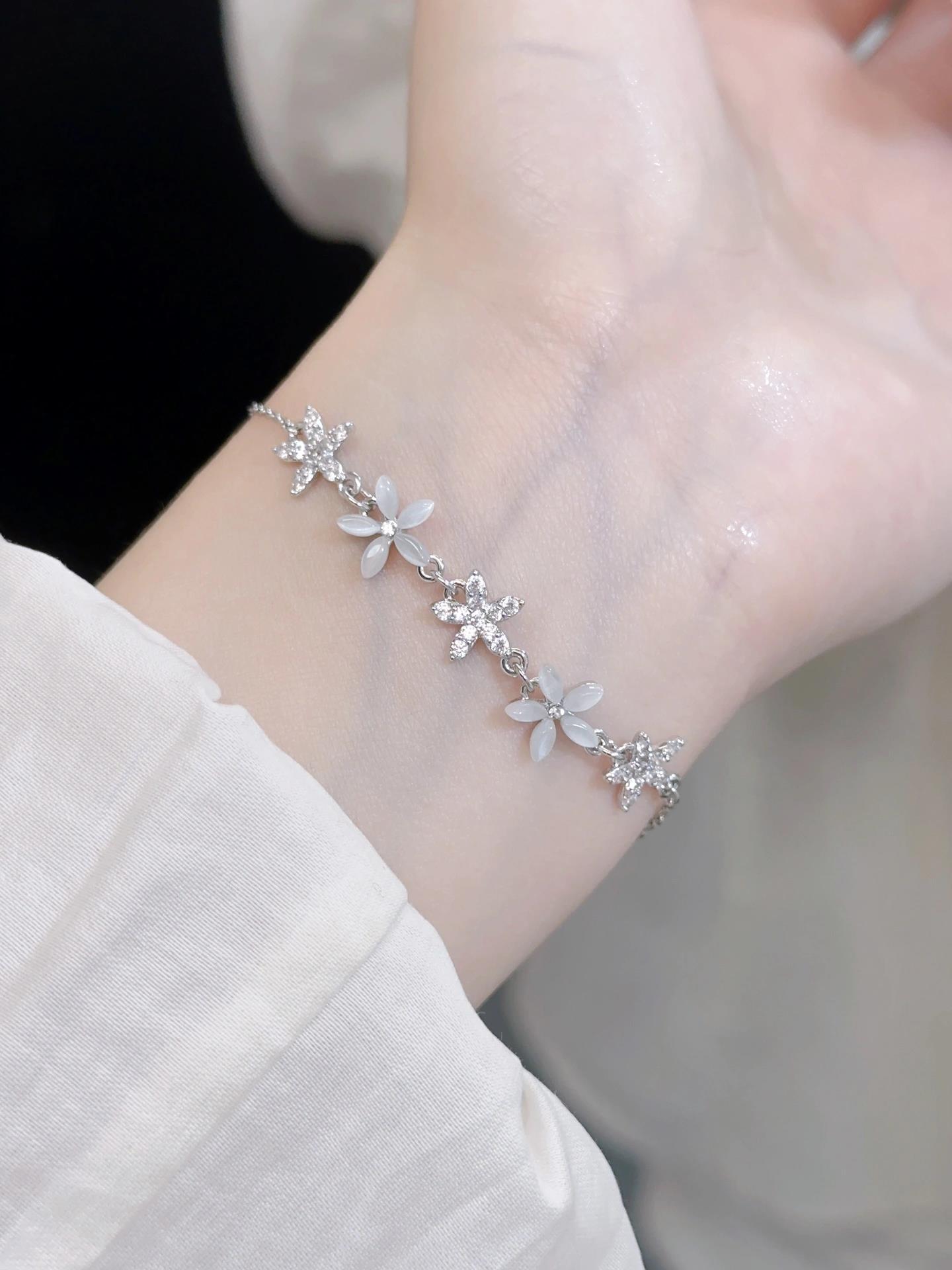 Sweet Flower Sterling Silver Plating Inlay Zircon Bracelets display picture 2