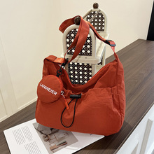 ���s���e�μ纆�s���ذ�2025�ļ��¿�б����r�����eС����Ůʽ��