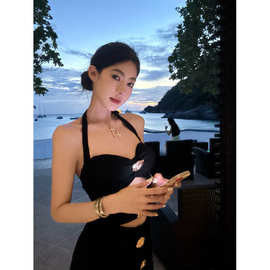 昕可达 黑色玫瑰金属性感镂空挂脖连衣裙女设计感修身礼服长裙