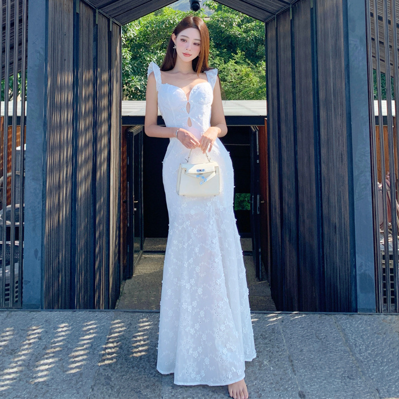 Xia Xin Cream White French Lace Slim Fit Floral Dress