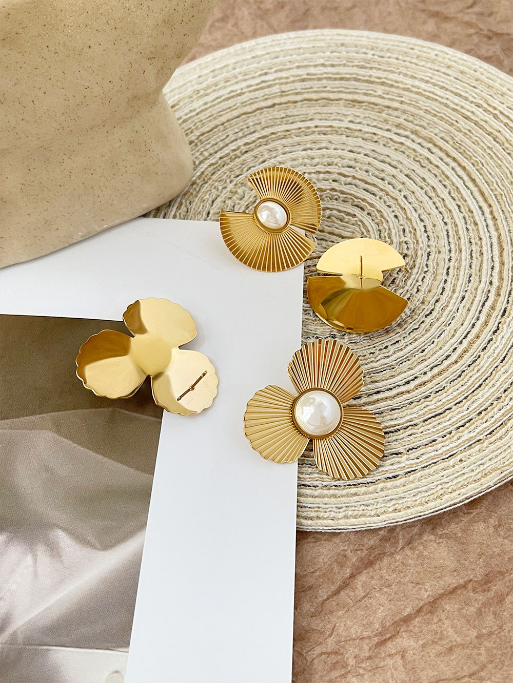 Fashion Flower Stainless Steel Pearl Plating Ear Studs 1 Pair