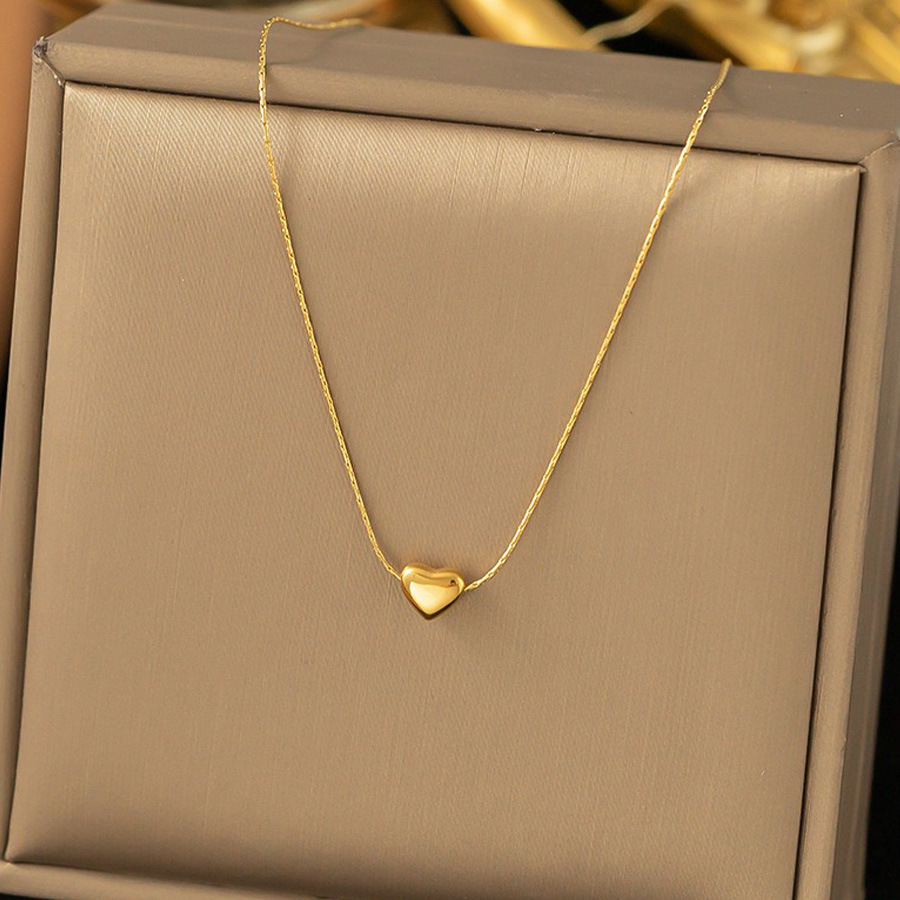 Small Gold Heart-Shaped Pendant Necklace for Women, Light Luxury Collarbone Chain, Fashionable Versatile High-End Ins Style Zinc Alloy Factory