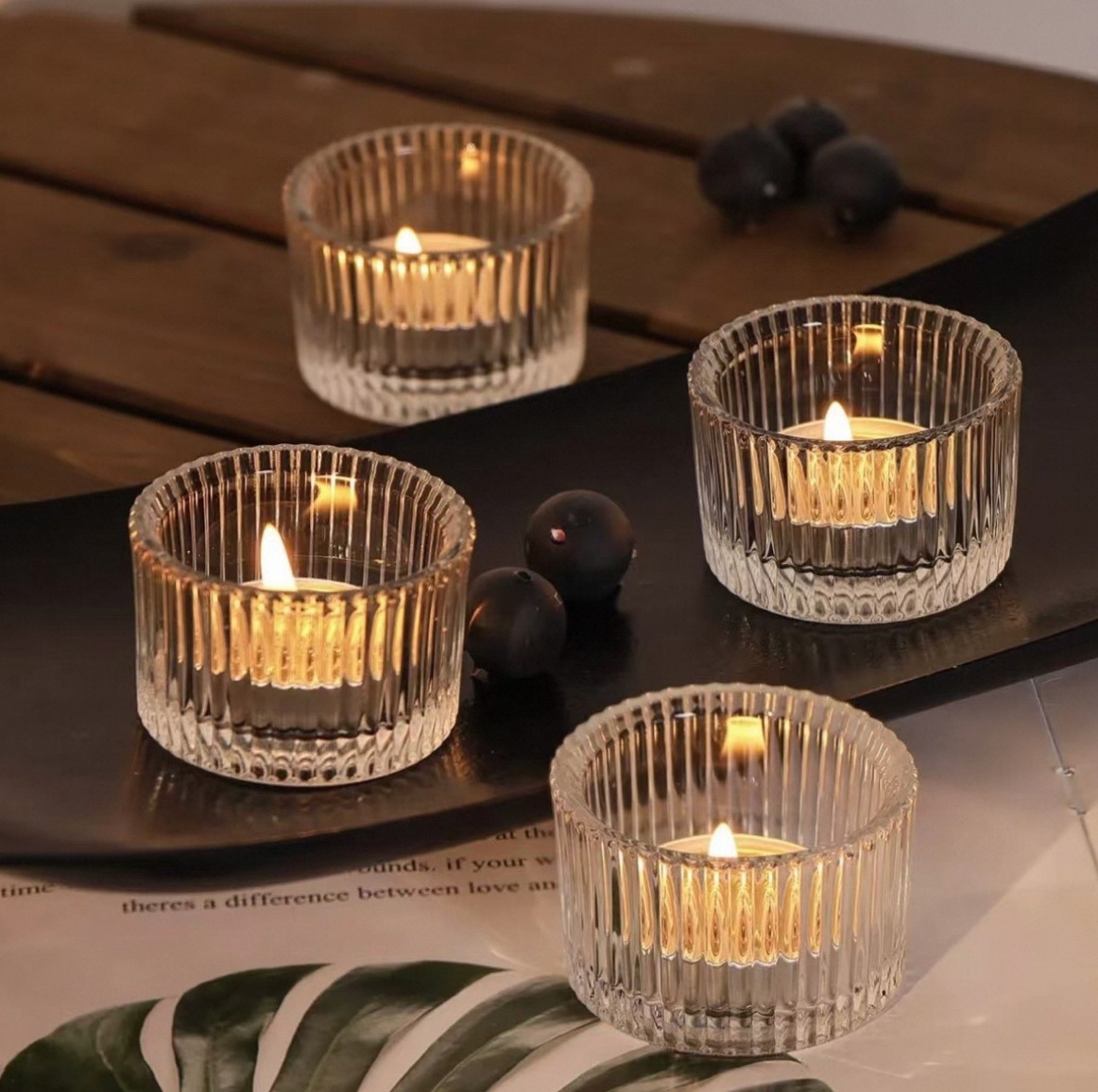 잔주름이 있는 티라이트 컵, 투명