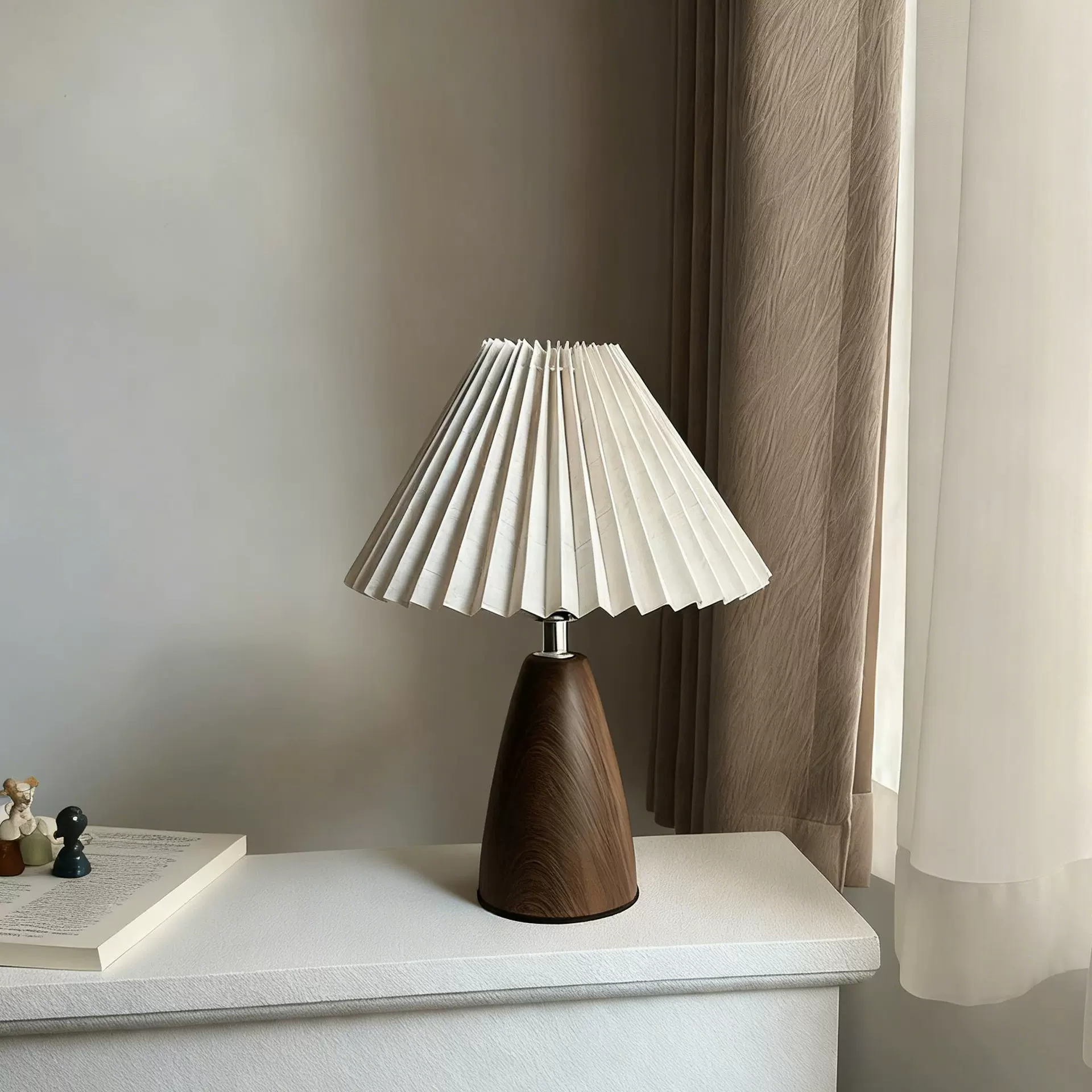 新款胡桃木锥形台灯百褶复古卧室床头灯仿木纹ins装饰氛围小夜灯