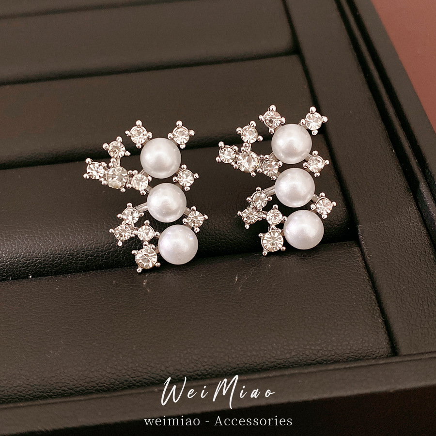 Collar de perlas de diamante hueco perlas de lujo ligero nicho cerradura palacio estilo exquisito conjunto de joyas de moda al por mayor image 4