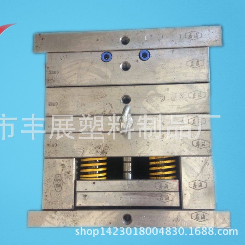 专业生产模设计日化包装模具 余姚市丰展塑料制品厂注塑机