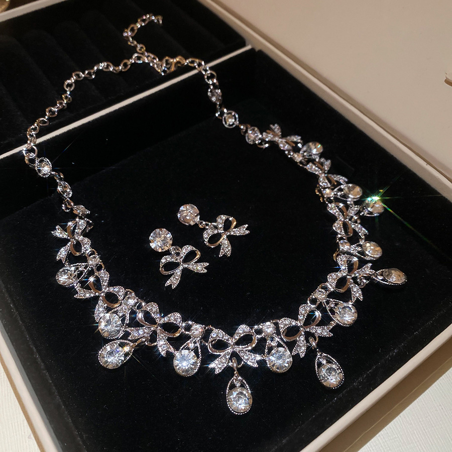 Medieval vintage diamantes goteo pendientes collar ligero lujo nicho cerradura estilo palacio conjunto de joyas exquisitas